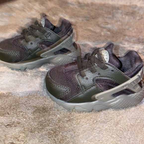 Nike Huarache Run size 5 - Picture 4 of 5